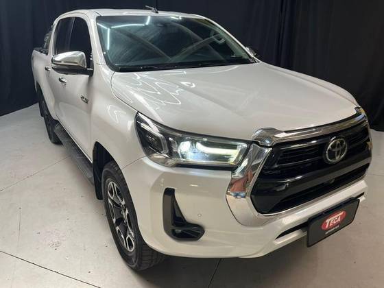 TOYOTA HILUX 2.8 D-4D TURBO DIESEL CD SRV 4X4 AUTOMÁTICO
